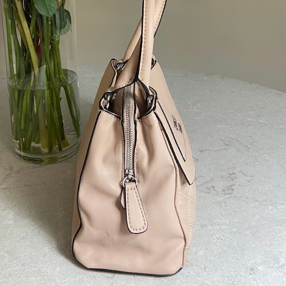 Guess Quilted Small Triple Compartment Crossbody - Picture 3 of 5